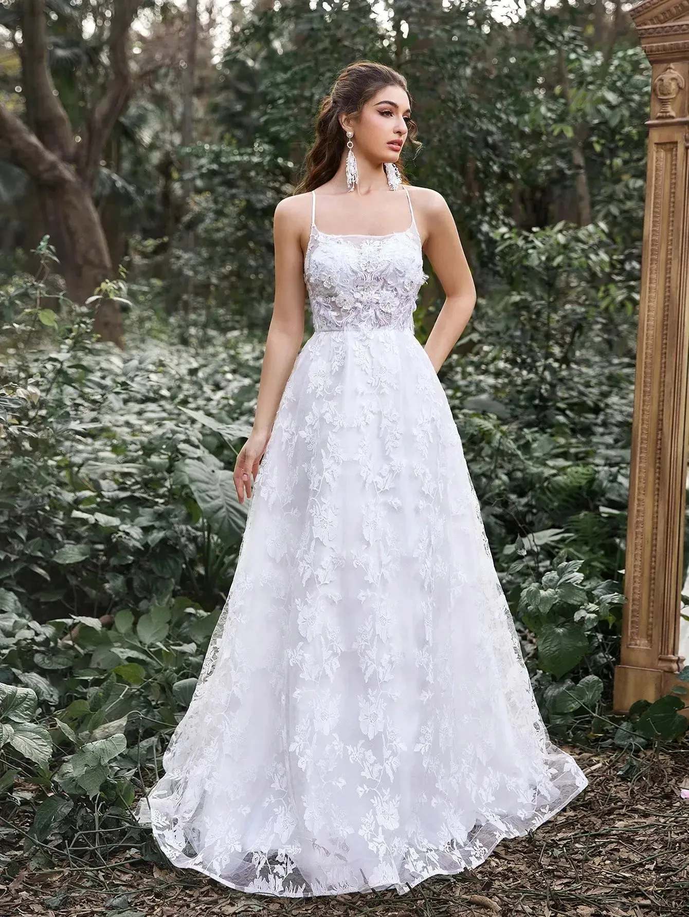 Gorgeous Applique Detail Lace Up Backless Slip Wedding Dress